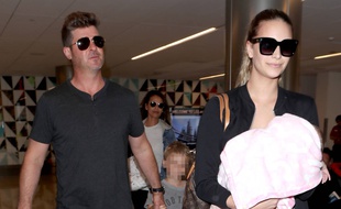 Le chanteur Robin Thicke et sa compagne April Love Geary