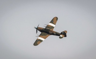 Un Spitfire pendant des manœuvres de la RAF Coningsby airbase, Lincolnshire, Britain - 05 Apr 2016
/Rex_Royal_Airforce_manoeuvres_at_RAF_Coningsby_5624322A//1604071224