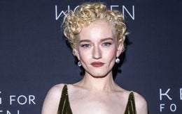 Julia Garner affirme que le biopic sur Madonna « est toujours d’actualité »