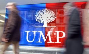 Le logo de l'UMP au siège du parti le 19 novembre 2012 à Paris