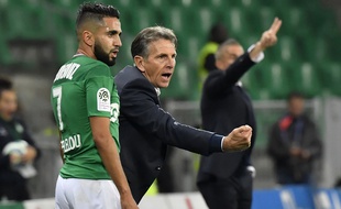 Claude Puel donne ici des consignes à son milieu de terrain Ryad Boudebouz, passeur décisif dans le derby dimanche soir. PHILIPPE DESMAZES