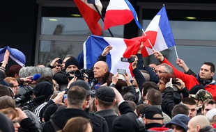 L'ancien General Christian Piquemal, à la manifestation Pegida de Calais le 6 février