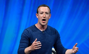 La patron de Facebook Mark Zuckerberg lors d'une conférence au salon de l'innovation VivaTech, à Paris, le 24 mai 2018.