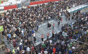 Le festival Rock am Ring, qui accueille plusieurs dizaines de milliers de spectateurs, a été évacué, le 2 juin 2017 pour cause de menace terroriste.