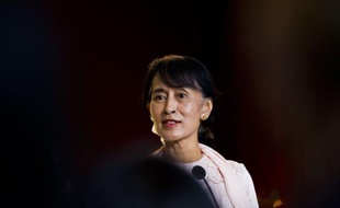 L'opposante birmane Aung San Suu Kyi a déclaré que son pays était sur la voie de la réconciliation nationale et remercié le peuple norvégien de son soutien, vendredi à son arrivée à Oslo où elle doit prononcer son discours d'acceptation du prix Nobel de la Paix décerné en 1991.