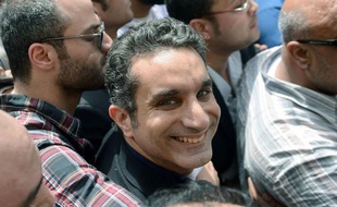 Le célèbre humoriste égyptien Bassem Youssef, accusé d'avoir insulté l'islam et le président Mohamed Morsi, a été libéré dimanche sous caution après un interrogatoire d'environ cinq heures.