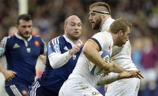 Le troisième-ligne du XV de France Antoine Burban, le 1er février 2014 contre l'Angleterre au Stade de France.