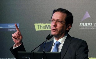 Isaac Herzog co-fondateur de l'Union sioniste lors d'un discours électoral, le 10 mars 2015 à Tel Aviv
