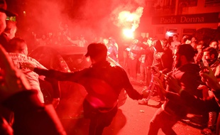 Des supporters de l'OM s'en prennent à une voiture immatriculée 75, avant le match OM-PSG.