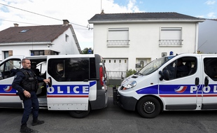 Reconstitution sur les lieux des crimes, à Orvault, en avril 2019.