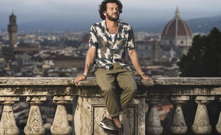Claudio Capéo à Florence (Italie), durant l'été 2020, où il a enregistré son album Penso a te.