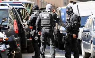 Des membres de la police du RAID.