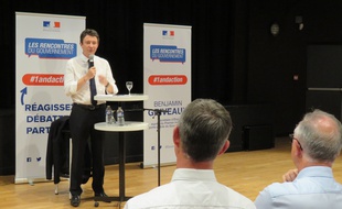 Plus de 200 personnes ont assisté à la réunion publique de Benjamin Griveaux ce jeudi soir à Hennebont (Morbihan).
