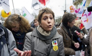 Bernadette Groison, secrétaire générale de la FSU, qui était reçue lundi par François Hollande, a affirmé qu'ils avaient discuté, notamment, des conditions de la rentrée 2012, ajoutant qu'elle avait trouvé le candidat du PS à la présidentielle "à l'écoute".