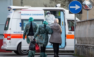 En Italie, les proches du patient n°1 ont été emmenés pour être testés.