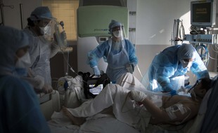 Un patient pris en charge dans une unité Covid d'un hôpital de Marseille.