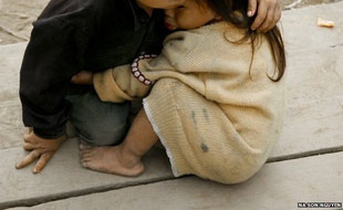 La photo des deux enfants a été utilisée pour illustrer le conflit syrien en 2013 ou les manifestations au Tibet en 2010