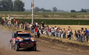 Le pilote qatari Nasser Al-Attiyah, lors de la 1re étape du Dakar, le 3 janvier 2009.