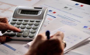 Toutes les entreprises soumises à l'impôt sur les sociétés devront effectuer l'intégralité de leurs déclarations sur l'internet à compter de mai 2013, avec une première étape au 1e octobre 2012, a annoncé jeudi le ministère des Finances, dans un communiqué.