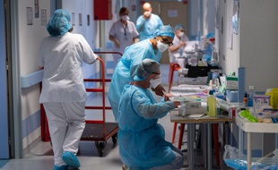 De nombreux étudiants s'étaient portés volontaires lors de la première vague, comme ici à l'hôpital Emile-Muller de Mulhouse