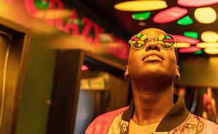 Ncuti Gatwa (Eric) dans la saison 2 de « Sex Education ».