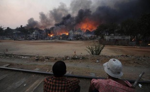Une certaine forme de "chaos" est inévitable en Birmanie à l'heure de la transition démocratique, a estimé dans un entretien avec l'AFP le porte-parole du président Thein Sein, réclamant une réaction de l'ensemble de la société face aux violences religieuses.