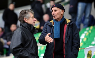 Jean-Claude Suaudeau en discussion avec Christian Gourcuff, le 12 janvier 2014 à la Beaujoire.