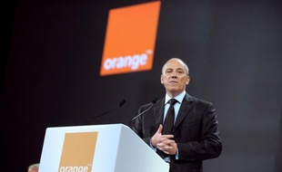 Fort du soutien de l'Etat malgré sa mise en examen dans l'affaire Tapie/Crédit lyonnais, le patron d'Orange, Stéphane Richard, a été maintenu dans ses fonctions, mais placé sous surveillance, lundi après-midi par le conseil d'administration de l'opérateur.