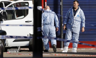 Des enquêteurs sur les lieux de l'attaque à Londres
