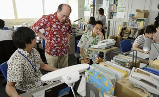 Des employés du ministère de l'Environnement japonais en tenue de "Cool biz", le 1er juin 2011.