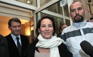 Ségolène Royal a assuré mercredi, à l'issue d'un entretien d'une heure avec sa rivale victorieuse Martine Aubry au siège du PS qui s'est déroulé selon elle dans une "très bonne ambiance", qu'elle attendait "les propositions" de la nouvelle première secrétaire.