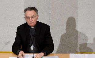 Mgr Georges Pontier, archevêque de Marseille, parle devant la Conférence des évêques de France (CEF) qu'il préside le 15 mars 2016