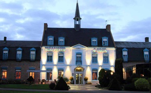 L'Hostellerie Saint-Louis est située dans le Nord.