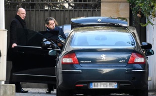 Nicolas Sarkozy, en route vers son bureau à Paris, le 15 février 2016
