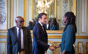 Emmanuel Macron accueillait les membres de l'association de rescapés du génocide, Ibuka France, vendredi.