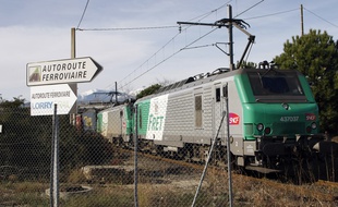 Image d'illustration d'un train de fret.