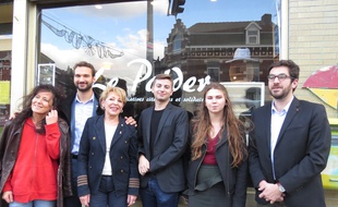 Les candidats soutenus par LFI et le député du Nord Ugo Bernalicis (2e en partant de la gauche) aux municipales de Lille et d'Hellemmes. De gauche à droite, Anne Conti, Gisèle Hubert, Lucas Fournier, Elodie Cloez et Julien Poix.