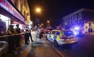 La police sur les lieux de l'attaque à proximité de la mosquée de Finsbury Park à Londres en juin 2017
