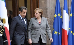Nicolas Sarkozy reçoit lundi la chancelière allemande Angela Merkel pour un déjeuner de travail à l'Elysée, ouvrant une nouvelle semaine de tous les dangers pour la zone euro, dont les dirigeants tentent toujours d'éteindre l'incendie de la crise de la dette.