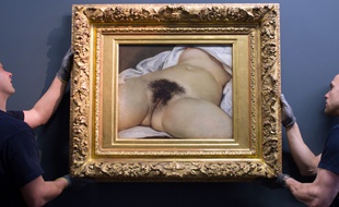 La toile «L'Origine du monde» lors d'un accrochage pour une exposition temporaire au musée Gustave-Courbet en 2014.