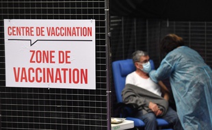 Illustration d'un centre de vaccination à Garlan, dans l'ouest de la France.