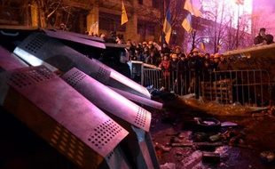 Les Etats-Unis réfléchissent à d'éventuelles sanctions contre l'Ukraine, à la lumière de la répression contre l'opposition pour laquelle Washington a clairement pris parti, mettant en garde Kiev contre l'envoi de l'armée contre les manifestants.