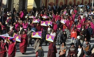 Les manifestations anti-chinoises avaient démarré le 10 mars à Lhassa, jour anniversaire de la révolte anti-chinoise de 1959, avant de dégénérer le 14 mars, puis de s'étendre à d'autres régions où vivent des minorités tibétaines, dans l'ouest de la Chine.
