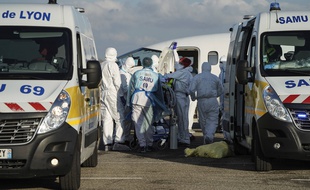 Un transfert de patients depuis Lyon, lors de la deuxième vague à l'automne dernier