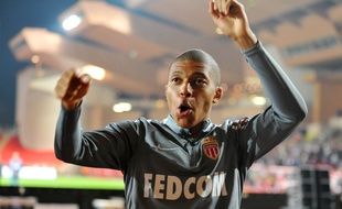 Mbappé fête le titre de Monaco.