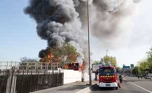 Un incendie s'est déclenché dimanche matin dans un centre d'hébergement géré par l'association Emmaüs Coup de main à Saint-Denis (Seine-Saint-Denis).
