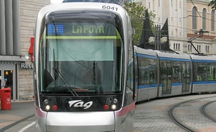 Pas besoin d'acheter des titres de transports jusqu'à la fin du service ce soir.