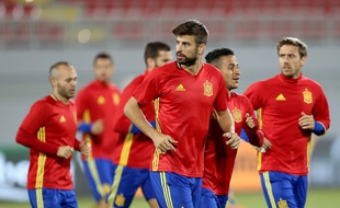 Gerard Piqué a été secoué par les supporters de la Roja.