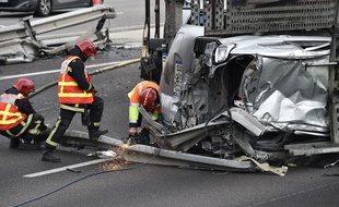 Un accident de la route survenu sur l’autoroute A14, le 25 avril 2016.,