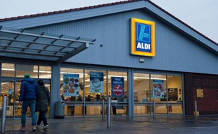 Le discounter allemand Aldi a annoncé vendredi qu'il comptait ouvrir 650 nouveaux magasins aux Etats-Unis dans les cinq prochaines années, soit un investissement de 3 milliards de dollars (2,2 milliards d'euros) sur ce marché où il est présent depuis 1976.